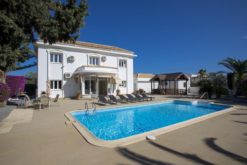 Villa Georgia Pernera Exterior photo